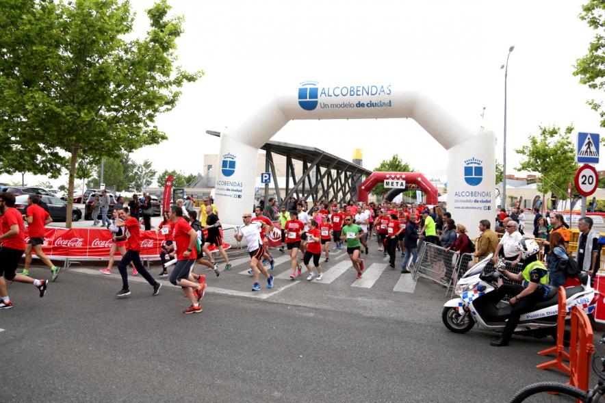 XIª Carrera Popular Alcobendas Gran Ciudad y IIIª Jóvenes Contra la Violencia - Imagen de corredores en un momento de la carrera.
