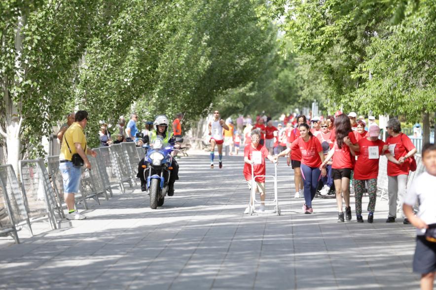 Carrera de las Capacidades -  Corredores entran a meta.