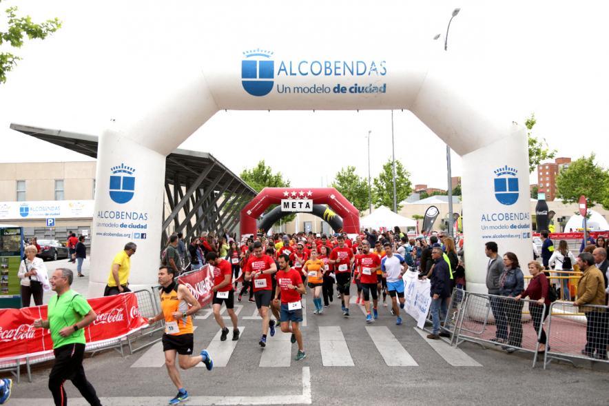 XIª Carrera Popular Alcobendas Gran Ciudad y IIIª Jóvenes Contra la Violencia - Imagen de corredores en un momento de la carrera.
