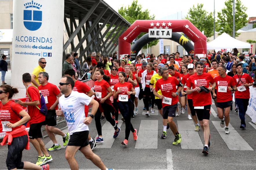 XIª Carrera Popular Alcobendas Gran Ciudad y IIIª Jóvenes Contra la Violencia - Imagen de corredores en un momento de la carrera.