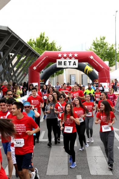 XIª Carrera Popular Alcobendas Gran Ciudad y IIIª Jóvenes Contra la Violencia - Imagen de corredores en un momento de la carrera.