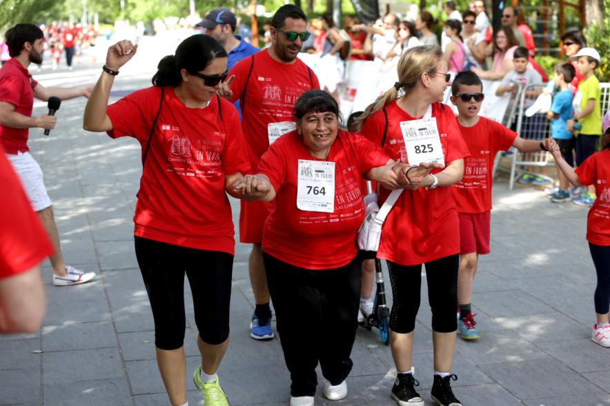 Carrera de las Capacidades -  Entran a meta los corredores.