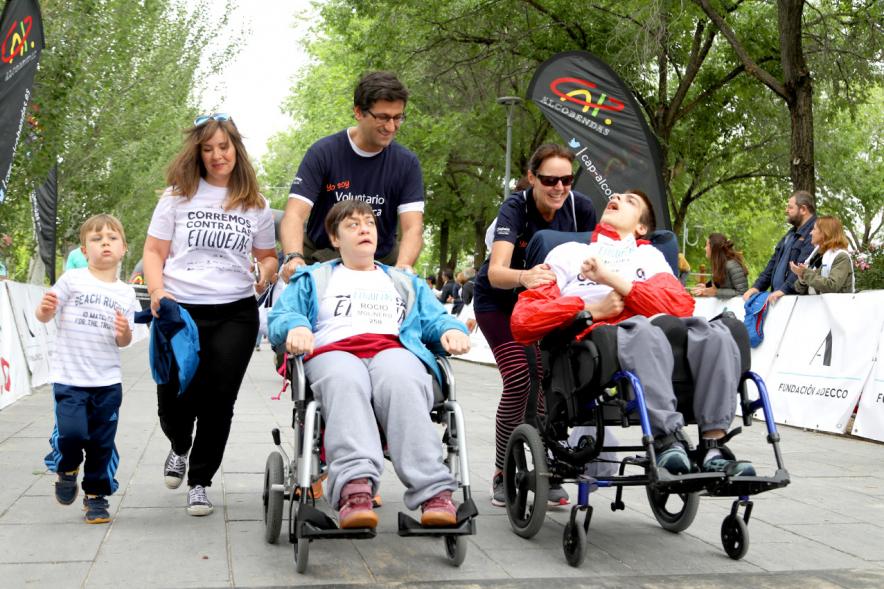 Carrera de las Capacidades 2018 - Corredores con sus monitores.