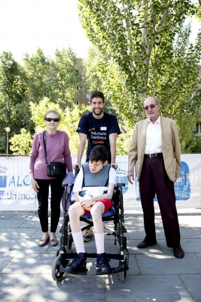 Carrera de las Capacidades 2017 -  Un participante  con su familia.