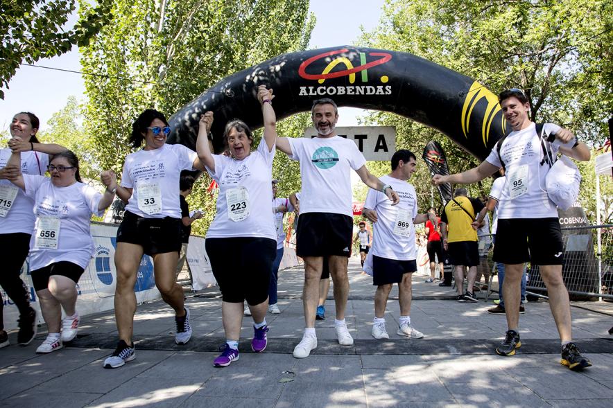 Carrera de las Capacidades 2017 - Corredores entrando a la meta.