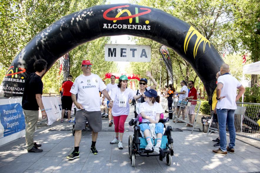 Carrera de las Capacidades 2017 - Corredores entrando a la meta.
