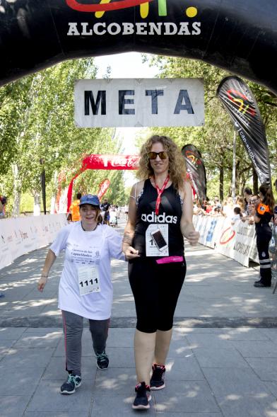 Carrera de las Capacidades 2017 - Un corredor entrando en la meta.