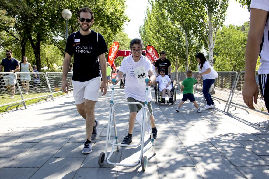 Carrera de las Capacidades 2017 -  Corredor con su monitor.