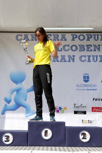 Carrera Popular 2018 - Imagen del pódium con la ganadora.