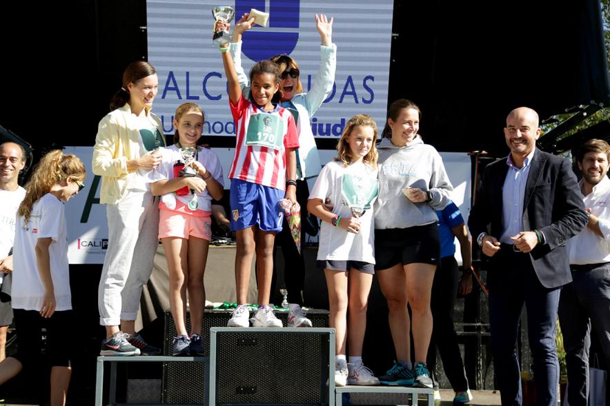IVª Carrera Solidaria Alantra Aupa 2017 - Ganadoras infantiles con sus profesores.