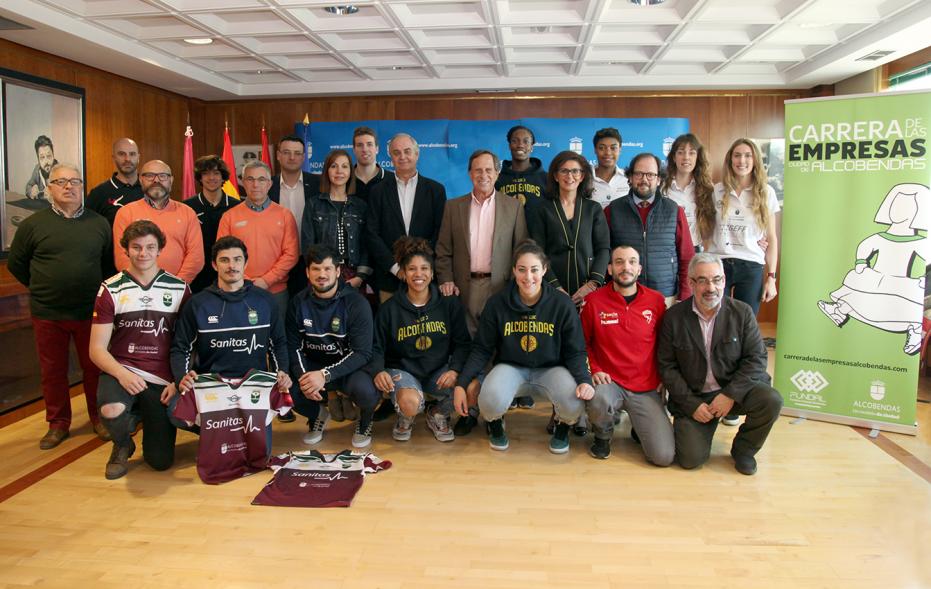 Presentación Ia Carrera de las Empresas Ciudad de Alcobendas - Posado del alcalde García de Vinuesa, el equipo municipal y las empresas participantes.