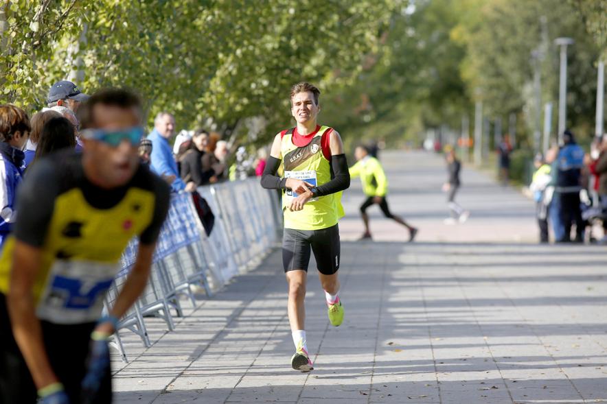 IIª Carrera Rey de las Populares - Imagen de la llegada a meta de varios corredores.