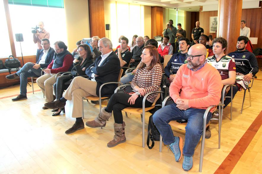 Presentación Ia Carrera de las Empresas Ciudad de Alcobendas - Plano de la primera fila con los concejales municipales. 