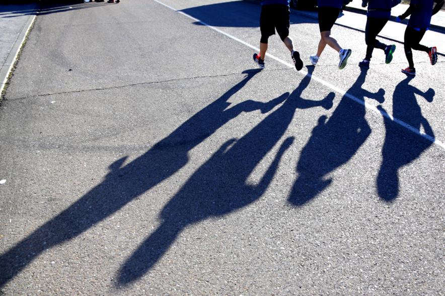 Carrera de la Empresas - Imagen de las sombras de los corredores.