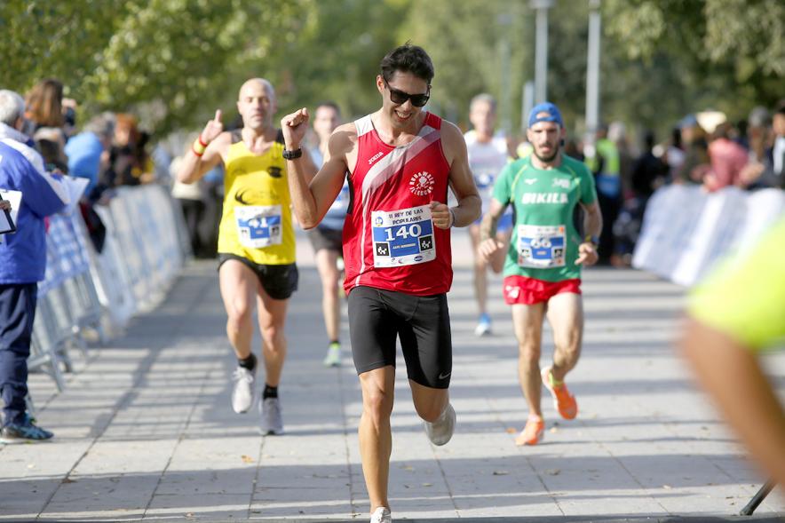IIª Carrera Rey de las Populares - Primer plano de la entrada del ganador de la carrera.