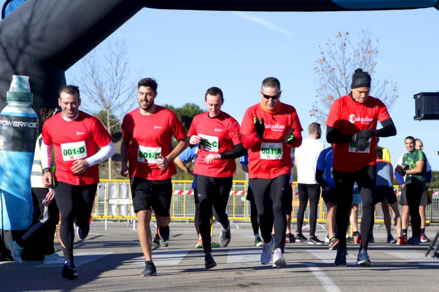 Carrera de la Empresas - Imagen de la llegada a meta de un equipo empresarial.