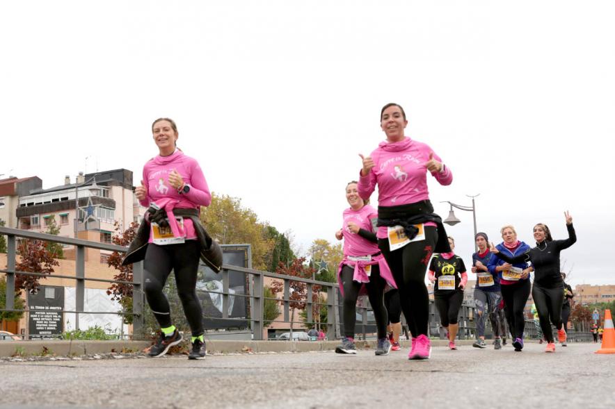 Carrera el Rey de las Populares -   Imagen de unas participantes en un momento de la carrera.