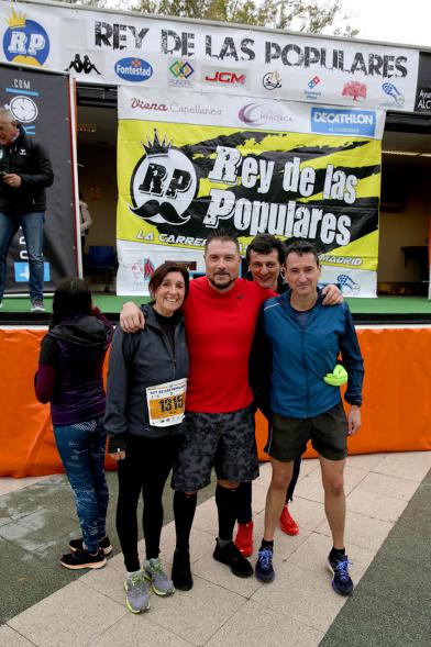 Carrera el Rey de las Populares - Imagen de unos participantes en la carrera, antes de comenzar.