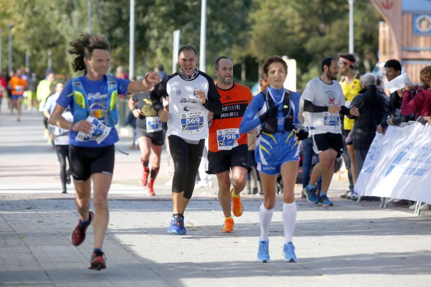 IIª Carrera Rey de las Populares -  Primer plano de un grupo de corredores mixto.