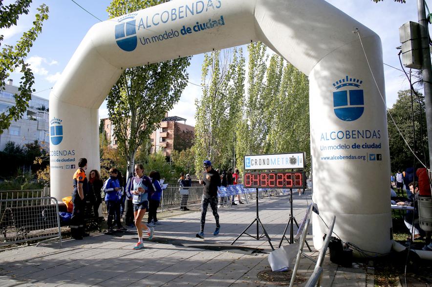 IIª Carrera Rey de las Populares - Imagen del hinchable preparado como meta.
