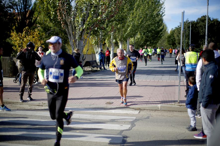 IIª Carrera Rey de las Populares - Parcial de los corredores en fila de a uno.