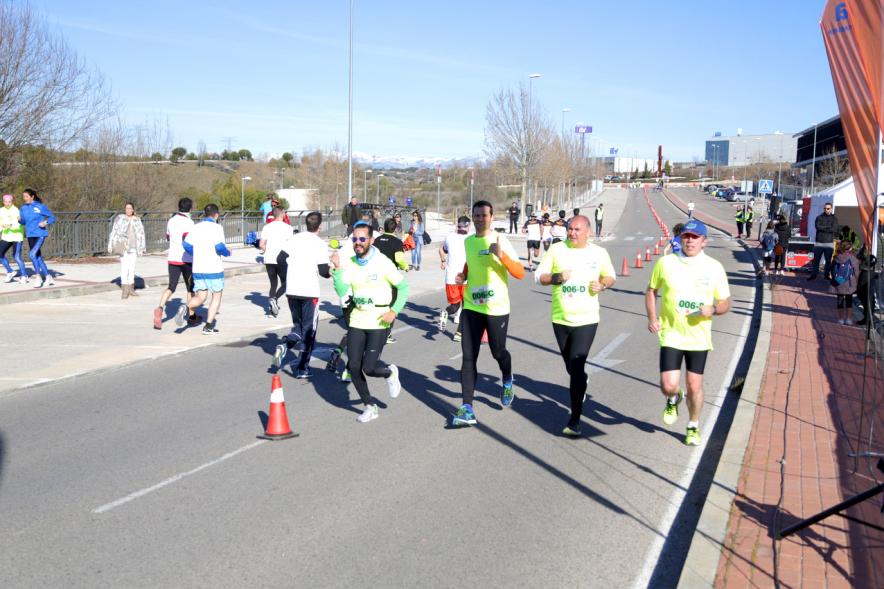 Carrera de la Empresas - Imagen de un numeroso grupo de corredores.