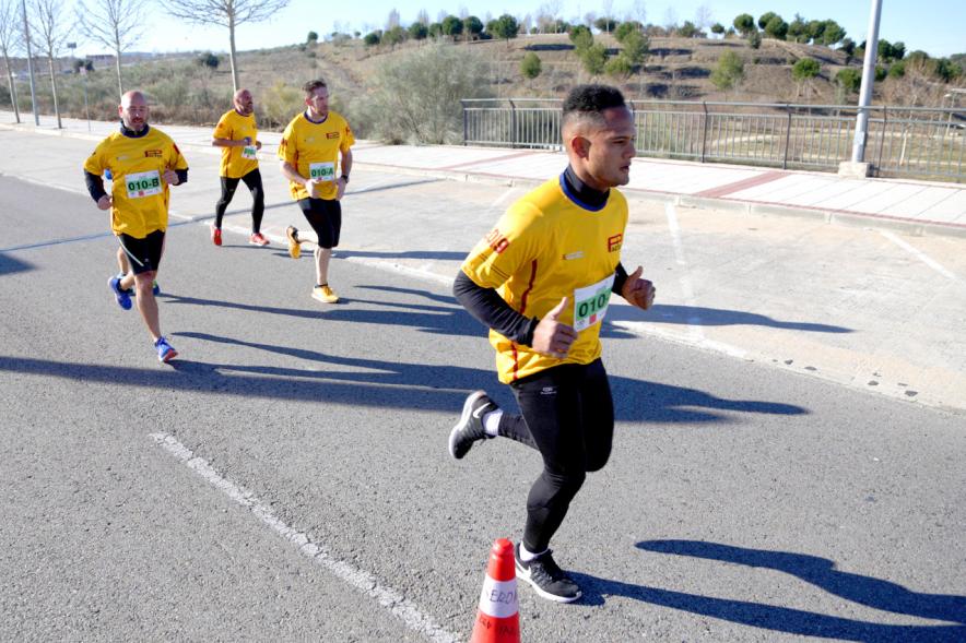 Carrera de la Empresas -  Imagen de los corredores de equipo empresarial. 