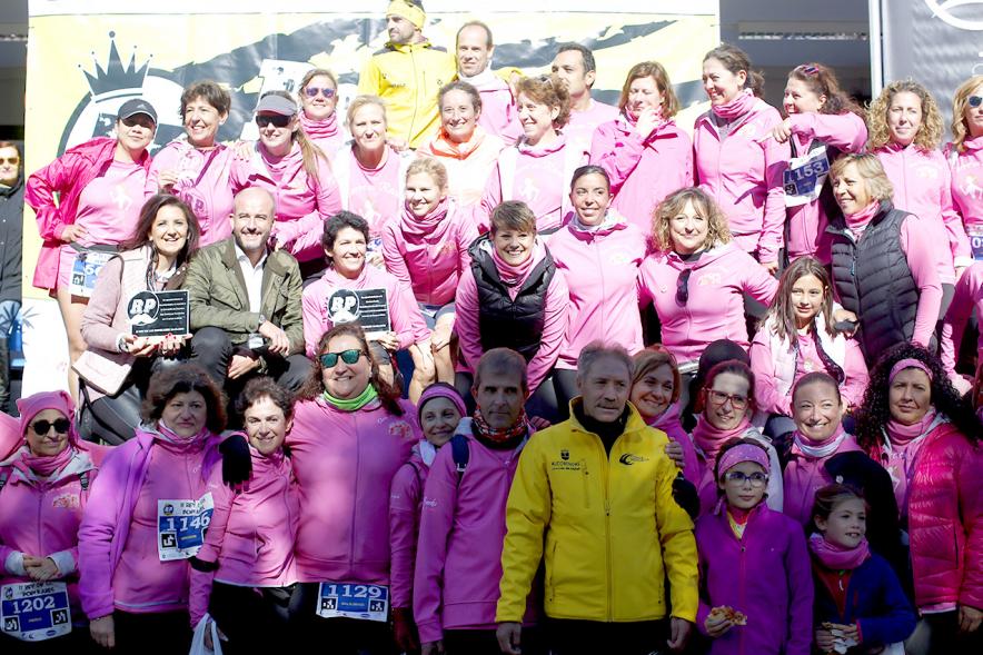 IIª Carrera Rey de las Populares - Posado de la Fundación Corre en Rosa, con el homenajeado Ramiro Matamoros