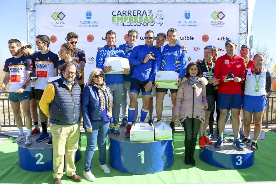 Carrera de la Empresas - Pódium de los equipos ganadores junto a los concejales municipales.