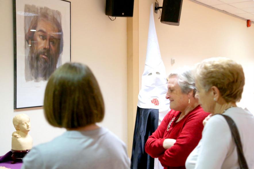 Inauguración de la Semana Santa Murciana - Imagen de las visitas a la exposición.