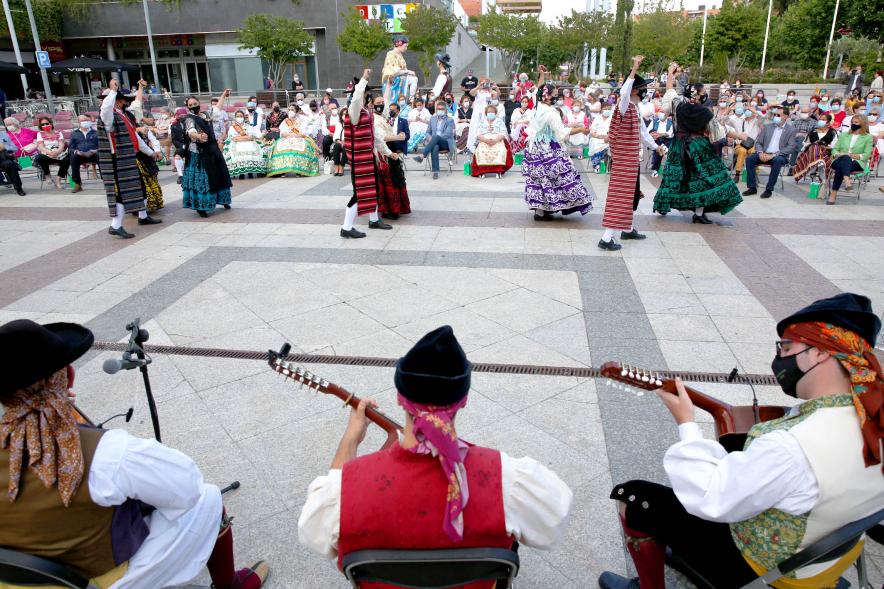 Semana Murciana - Fiesta de la Fuensanta -  Baile tradicional acompañado por la música de la tierra.. 