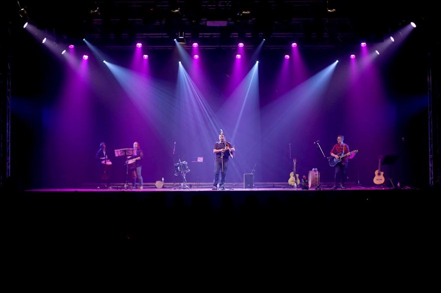 Semana Cultural Asturiana 2018 - Actuación Folk - Imagen de un momento de la actuación Folk asturiano en el escenario.