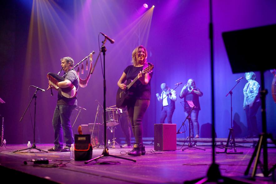 Semana Cultural Asturiana 2018 - Actuación Folk - Imagen de un momento de la actuación Folk asturiano en el escenario.