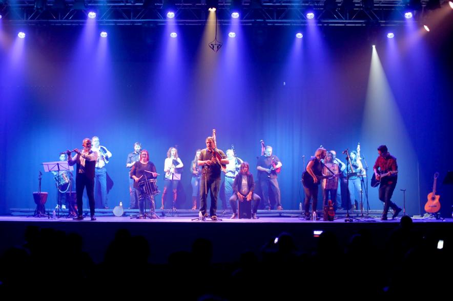 Semana Cultural Asturiana 2018 - Actuación Folk - Imagen de un momento de la actuación Folk asturiano en el escenario.