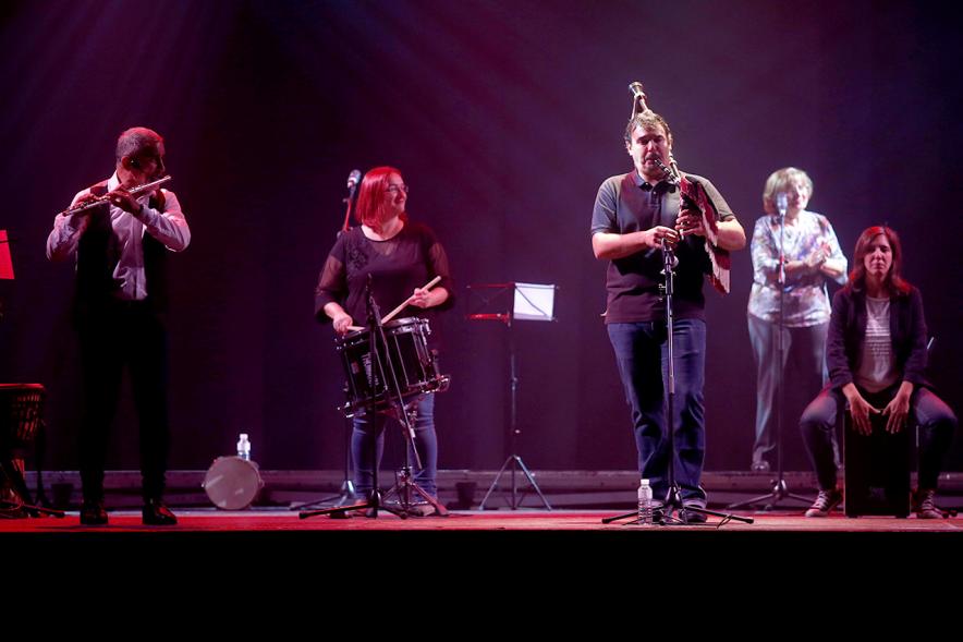 Semana Cultural Asturiana 2018 - Actuación Folk - Imagen de un momento de la actuación Folk asturiano en el escenario.