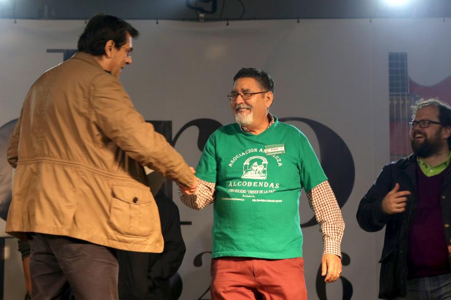 Miembros del consistorio felicitan a los premiados