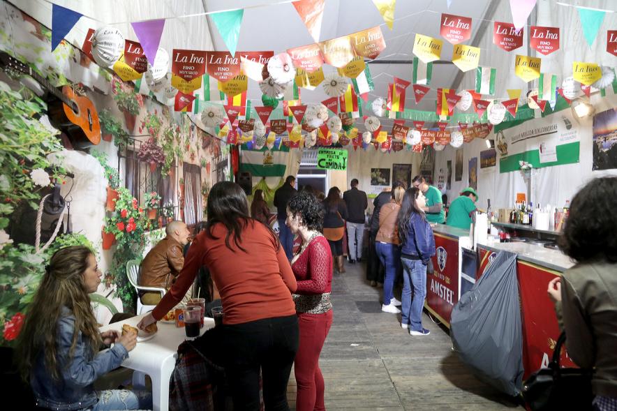 Vista interior de la caseta de la asociación andaluza en las fiestas de San Isidro 2016