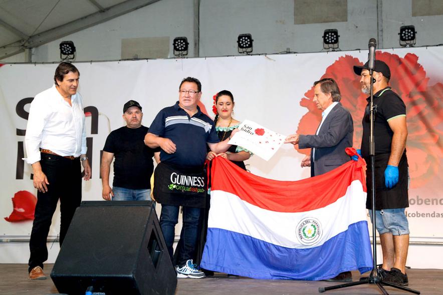 Premiados de la caseta de Paraguay recogen el premio