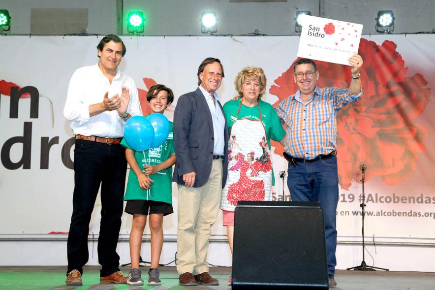 Alcalde García De Vinuesa y concejal Martínez Rodríguez entregan el premio
