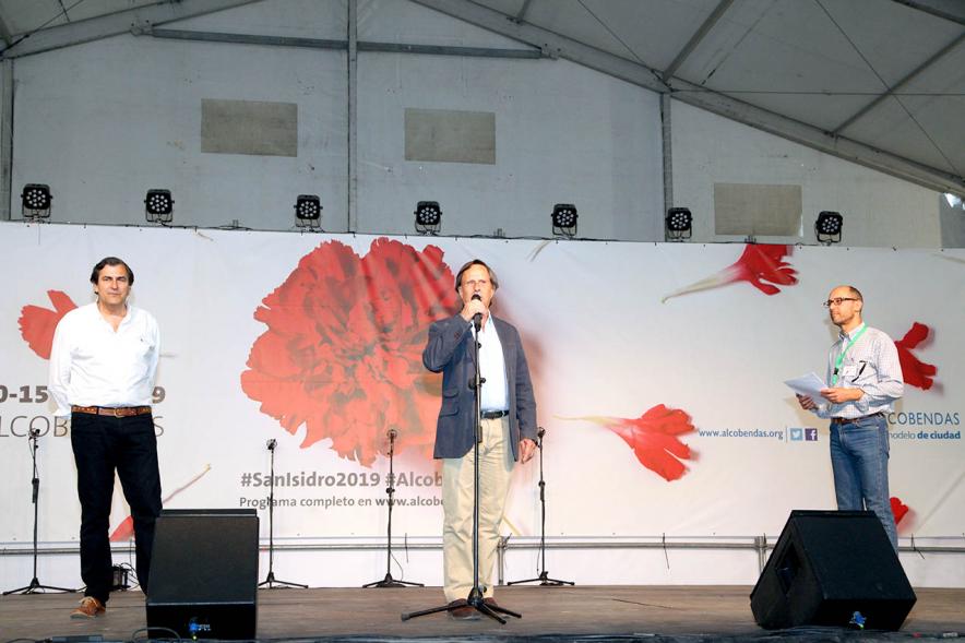 Alcalde García De Vinuesa y concejal Martínez Rodríguez durante la gala