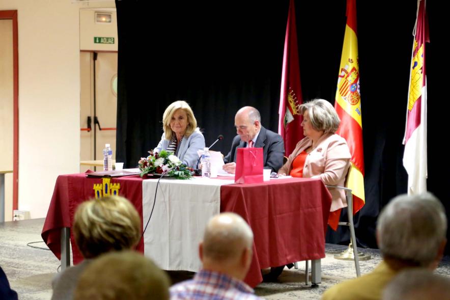 Presentación Semana Cultural Castilla La Mancha 2018 - Imagen de la mesa donde se encuentran las personalidades que van a presentar el acto.