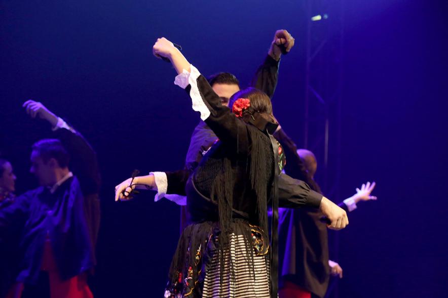Festival Floklórico del Día de Castilla y León - Imagen de un momento de la actuación de una pareja del grupo floklórico.
