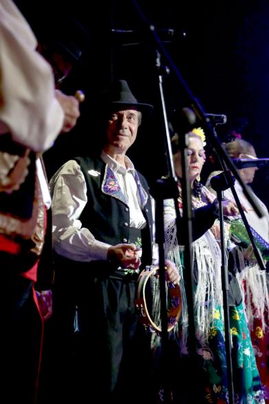 Festival Floklórico del Día de Castilla y León - Imagen  de un momento de la actuación de los cantantes de grupo floklórico.