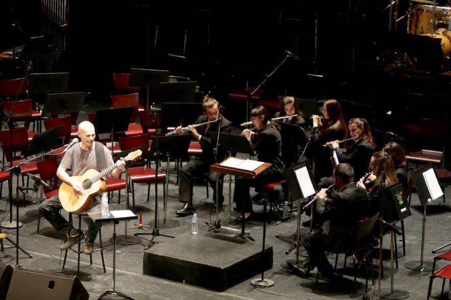 Concierto de Celtas Cortos con la Orquesta en el TACA -  La actuación conjunta.