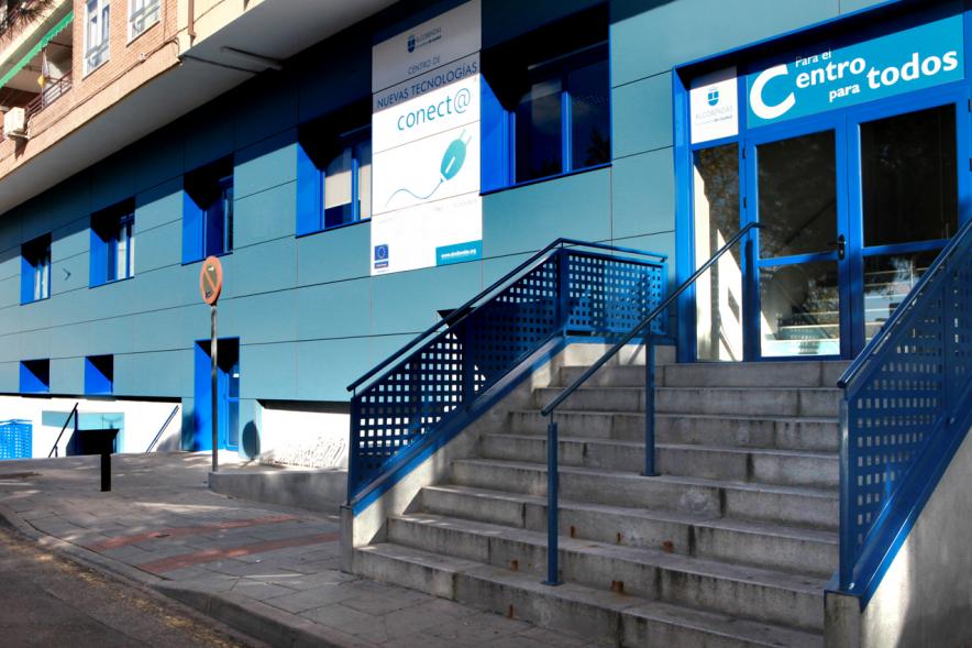 Entrada principal del centro conect@ para las nuevas tecnologías