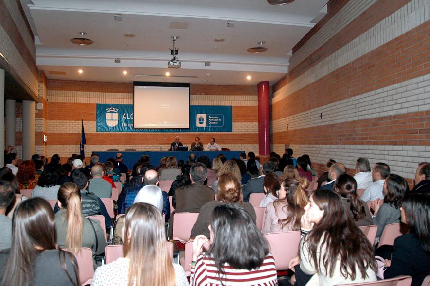 Asistentes a la Charla del Dr. Roberto Canesa Superviviente del Accidente Aéreo en los Andes 