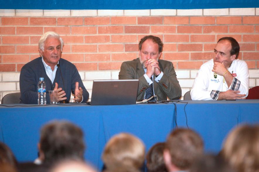 Charla del Dr. Roberto Canesa Superviviente del Accidente Aéreo en los Andes 