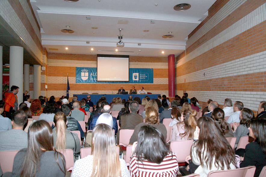 Asistentes a la Charla del Dr. Roberto Canesa Superviviente del Accidente Aéreo en los Andes