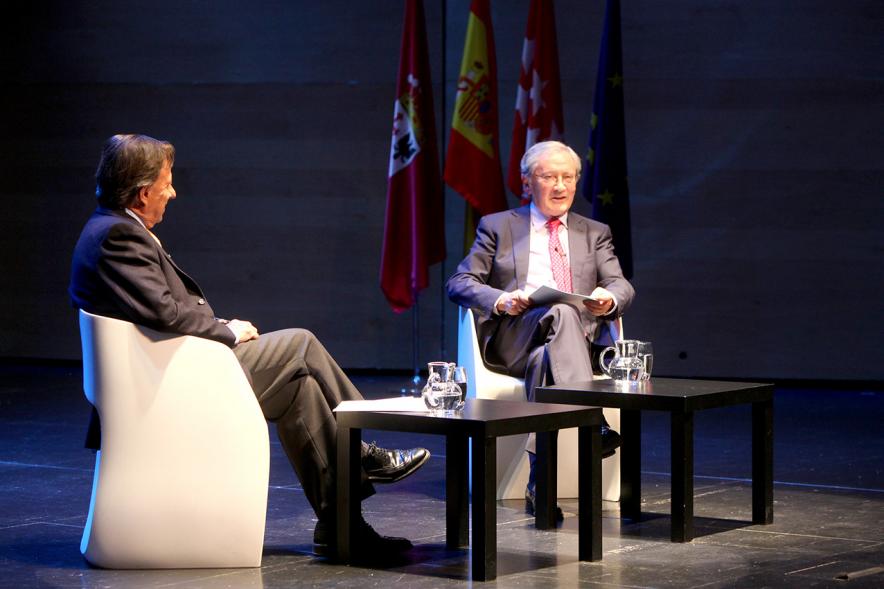 Periodista Fernando Ónega y Alcalde Ignacio de Vinuesa. 2019