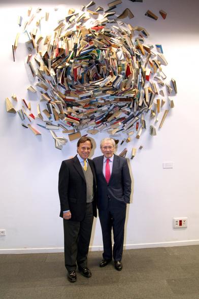 Periodista Fernando Ónega y Alcalde Ignacio de Vinuesa, posando juntos en el evento. 2019